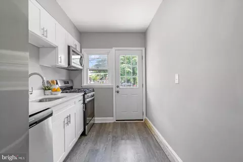 Entry Way - 1335 Crofton Rd, Baltimore, MD 21239 photo 1 of 3