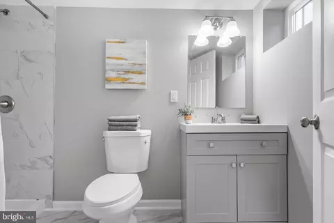 Bath - 1335 Crofton Rd, Baltimore, MD 21239 photo 4 of 5