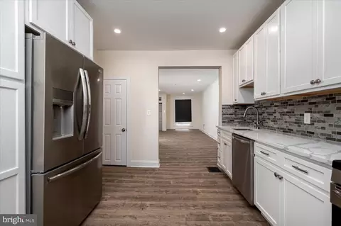 Entry Way - 642 S Macon St, Baltimore, MD 21224 photo 3 of 4