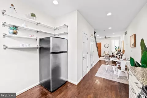 Entry Way - 2730 Fox St, Baltimore, MD 21211 photo 4 of 5