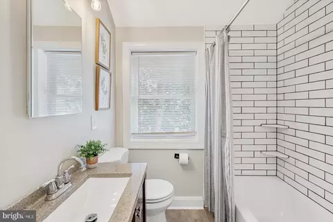 Bath - 1571 Winston Ave, Baltimore, MD 21239 photo 3 of 5
