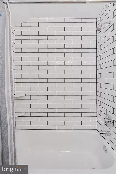 Bath - 1571 Winston Ave, Baltimore, MD 21239 photo 5 of 5