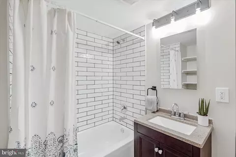 Bath - 1571 Winston Ave, Baltimore, MD 21239 photo 1 of 5