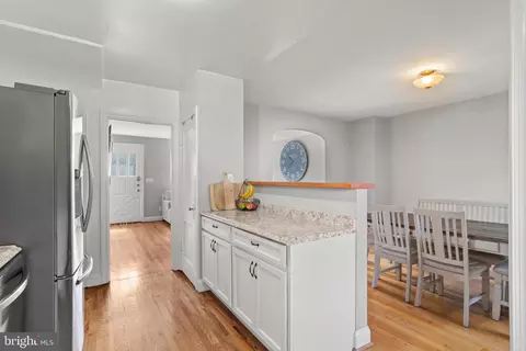 Entry Way - 3806 Rexmere Rd, Baltimore, MD 21218 photo 2 of 3