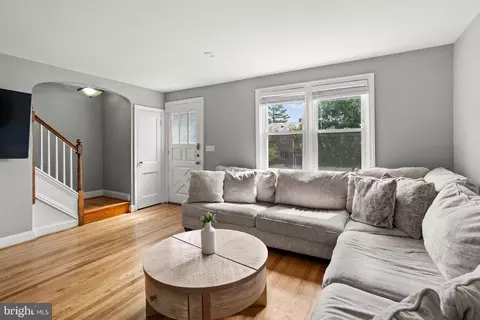 Entry Way - 3806 Rexmere Rd, Baltimore, MD 21218 photo 1 of 3
