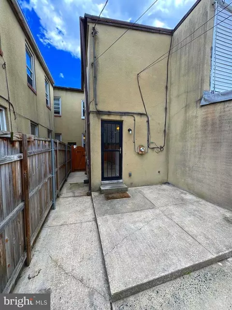 Exterior - 418 N Castle St, Baltimore, MD 21231 photo 3 of 12