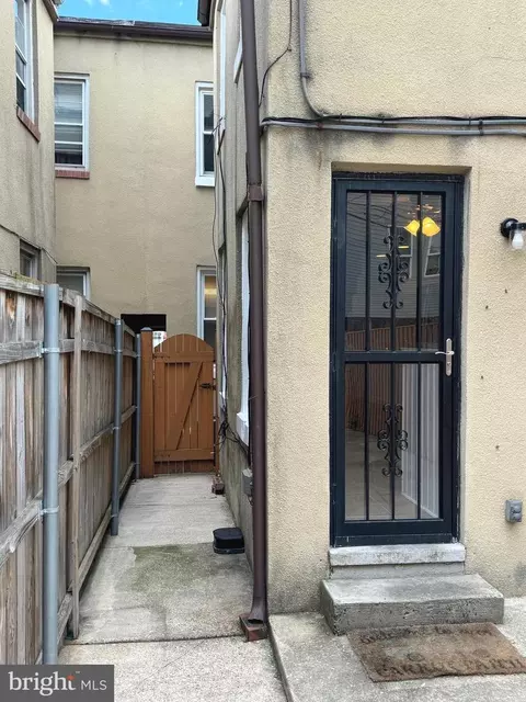 Exterior - 418 N Castle St, Baltimore, MD 21231 photo 2 of 12