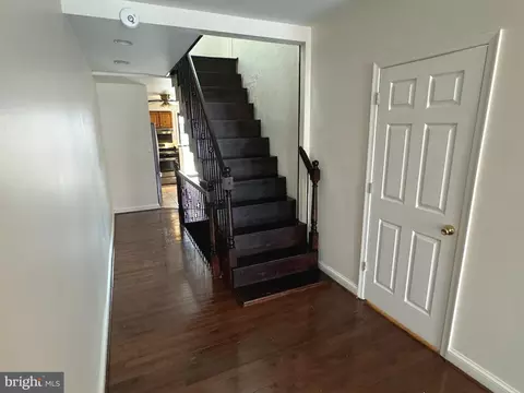 Entry Way - 418 N Castle St, Baltimore, MD 21231 photo 4 of 9