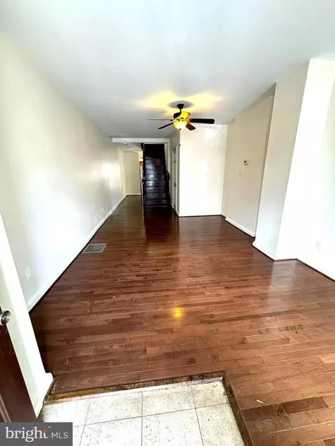 Entry Way - 418 N Castle St, Baltimore, MD 21231 photo 1 of 9