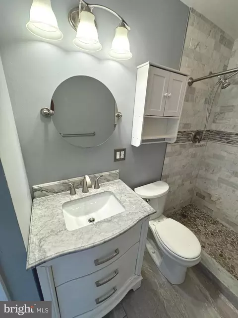 Bath - 418 N Castle St, Baltimore, MD 21231 photo 5 of 5