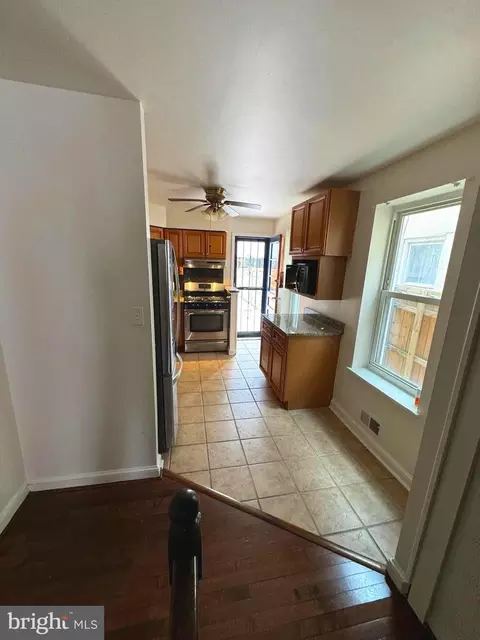 Entry Way - 418 N Castle St, Baltimore, MD 21231 photo 2 of 9
