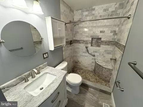 Bath - 418 N Castle St, Baltimore, MD 21231 photo 3 of 5