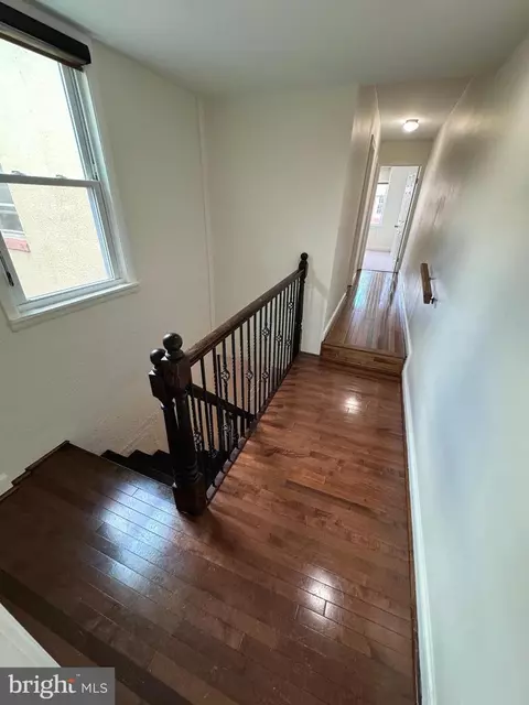Entry Way - 418 N Castle St, Baltimore, MD 21231 photo 6 of 9