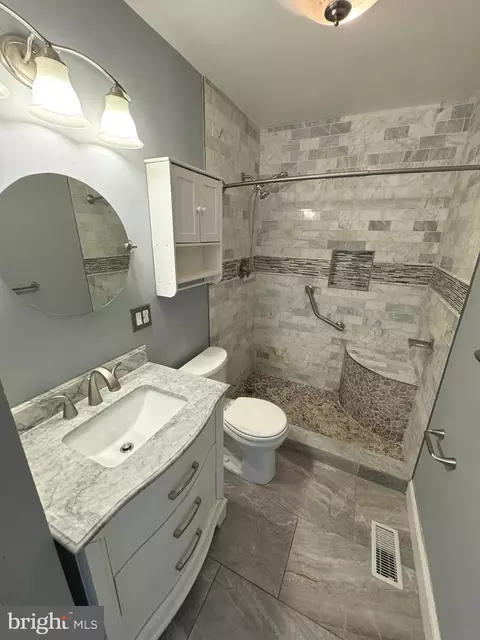 Bath - 418 N Castle St, Baltimore, MD 21231 photo 4 of 5