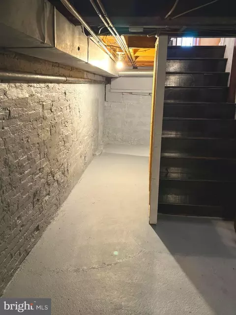 Entry Way - 418 N Castle St, Baltimore, MD 21231 photo 8 of 9