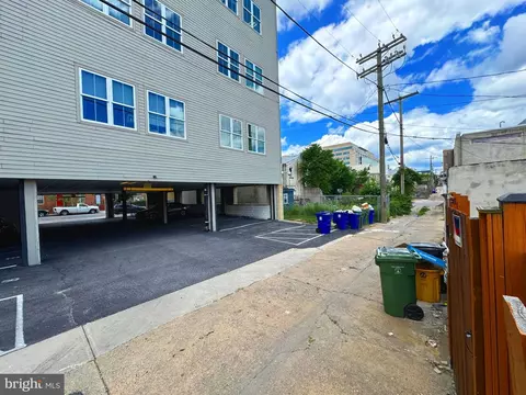 Exterior - 418 N Castle St, Baltimore, MD 21231 photo 9 of 12