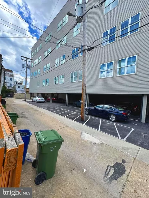 Exterior - 418 N Castle St, Baltimore, MD 21231 photo 10 of 12