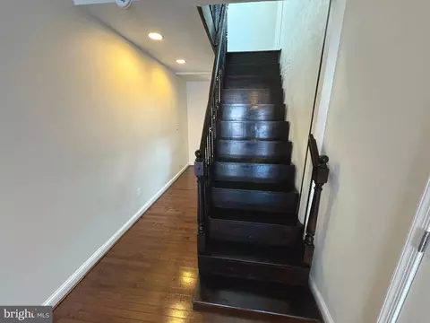 Entry Way - 418 N Castle St, Baltimore, MD 21231 photo 5 of 9