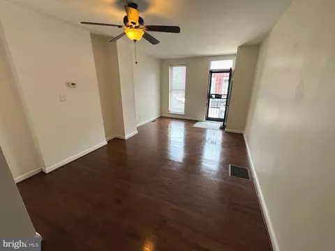 Living - 418 N Castle St, Baltimore, MD 21231 photo 1 of 2