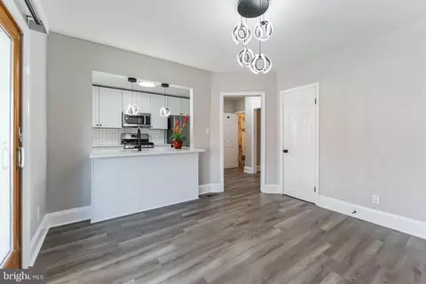 Entry Way - 4010 Annellen Rd, Baltimore, MD 21215 photo 3 of 6