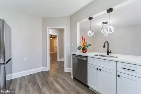 Entry Way - 4010 Annellen Rd, Baltimore, MD 21215 photo 4 of 6