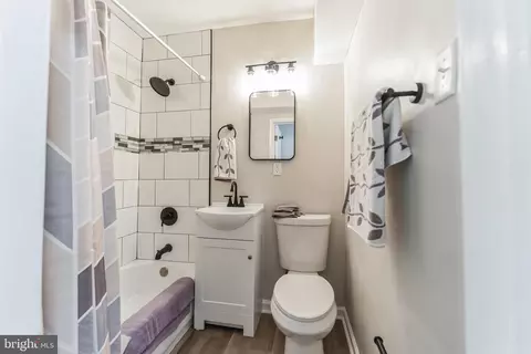 Bath - 4010 Annellen Rd, Baltimore, MD 21215 photo 2 of 2