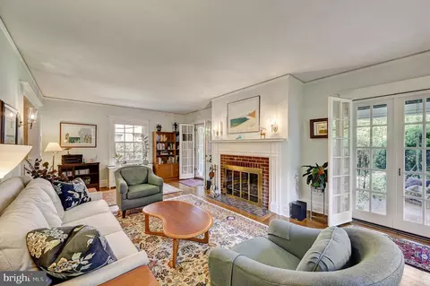 Living - 311 Suffolk Rd, Baltimore, MD 21218 photo 2 of 2