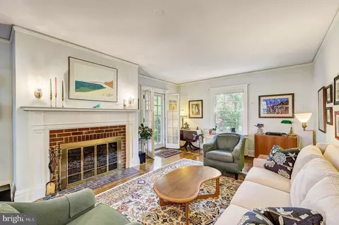 Living - 311 Suffolk Rd, Baltimore, MD 21218 photo 1 of 2