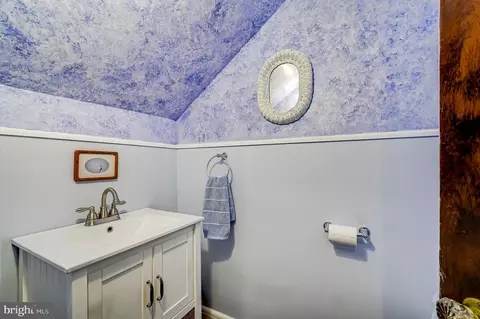 Bath - 311 Suffolk Rd, Baltimore, MD 21218 photo 1 of 7