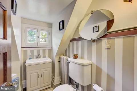 Bath - 311 Suffolk Rd, Baltimore, MD 21218 photo 6 of 7