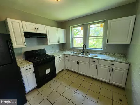 Entry Way - 2030 E 30th St, Baltimore, MD 21218 photo 5 of 8