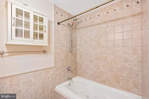 Bath - 2225 Eutaw Pl #3C, Baltimore, MD 21217 photo 1 of 5