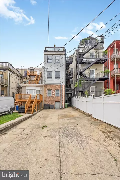 Exterior - 2225 Eutaw Pl #3C, Baltimore, MD 21217 photo 5 of 6