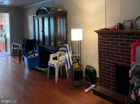 Entry Way - 606 S Payson St, Baltimore, MD 21223 photo 2 of 4