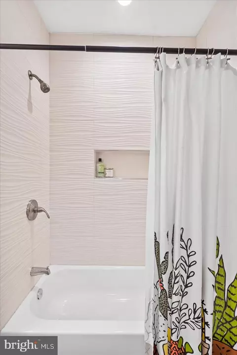 Bath - 1711 E 33rd St, Baltimore, MD 21218 photo 4 of 6