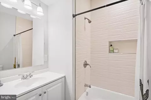Bath - 1711 E 33rd St, Baltimore, MD 21218 photo 5 of 6