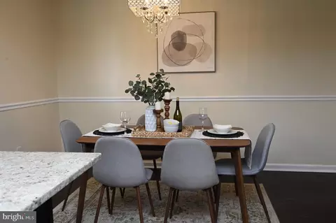 Dining - 3913 Stokes Dr, Baltimore, MD 21229 photo 2 of 4