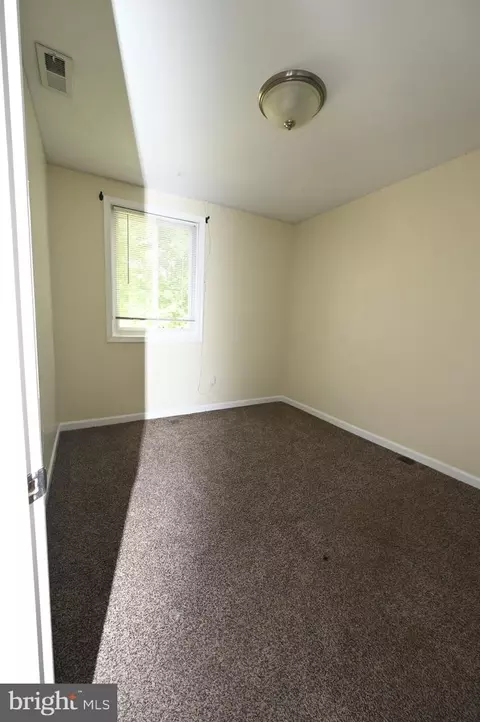 Bedroom - 3913 Stokes Dr, Baltimore, MD 21229 photo 6 of 7