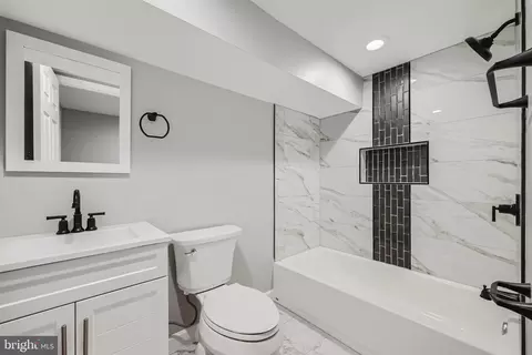 Bath - 616 N Streeper St N, Baltimore, MD 21205 photo 5 of 5