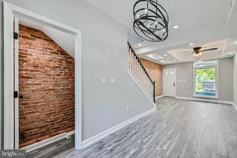 Entry Way - 616 N Streeper St N, Baltimore, MD 21205 photo 3 of 7