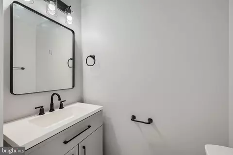 Bath - 616 N Streeper St N, Baltimore, MD 21205 photo 1 of 5