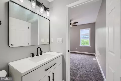Bath - 616 N Streeper St N, Baltimore, MD 21205 photo 3 of 5