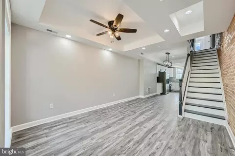 Entry Way - 616 N Streeper St N, Baltimore, MD 21205 photo 2 of 7
