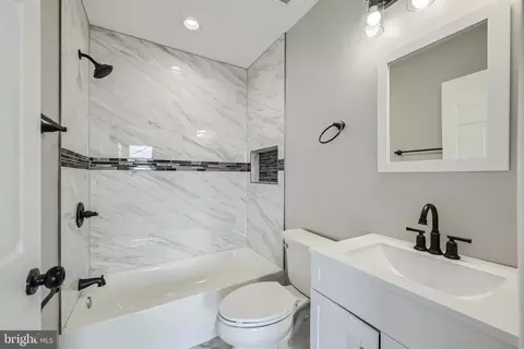 Bath - 616 N Streeper St N, Baltimore, MD 21205 photo 4 of 5