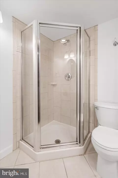 Bath - 715 S Streeper St, Baltimore, MD 21224 photo 7 of 8