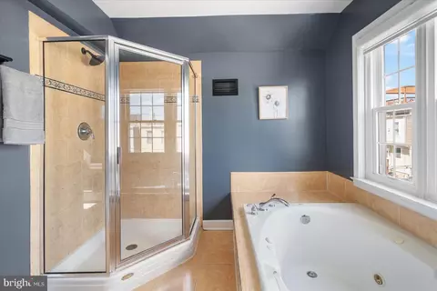 Bath - 715 S Streeper St, Baltimore, MD 21224 photo 5 of 8