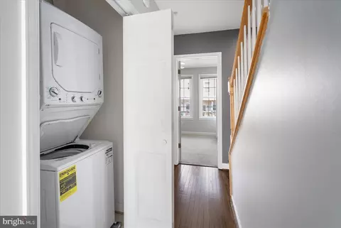 Entry Way - 715 S Streeper St, Baltimore, MD 21224 photo 2 of 2