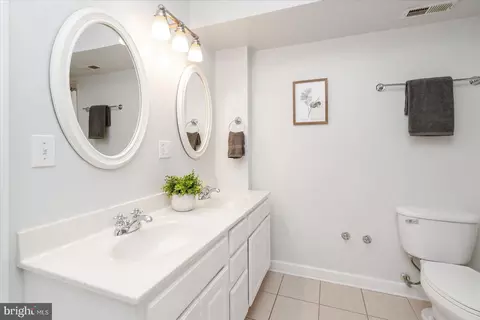 Bath - 715 S Streeper St, Baltimore, MD 21224 photo 3 of 8