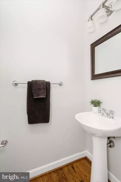 Bath - 715 S Streeper St, Baltimore, MD 21224 photo 1 of 8