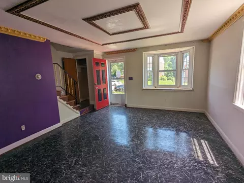 Living - 8 Mardrew Rd, Baltimore, MD 21229 photo 2 of 2
